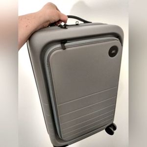Monos carry-on pro